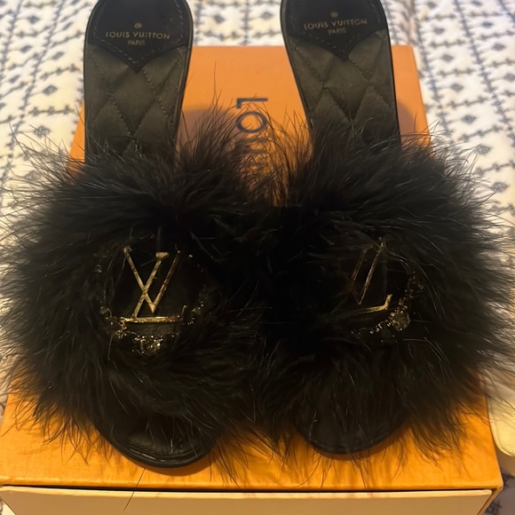 NEW Louis Vuitton Marilyn mule high heels black fur and satin size 40 AUTHENTIC - Picture 7 of 16